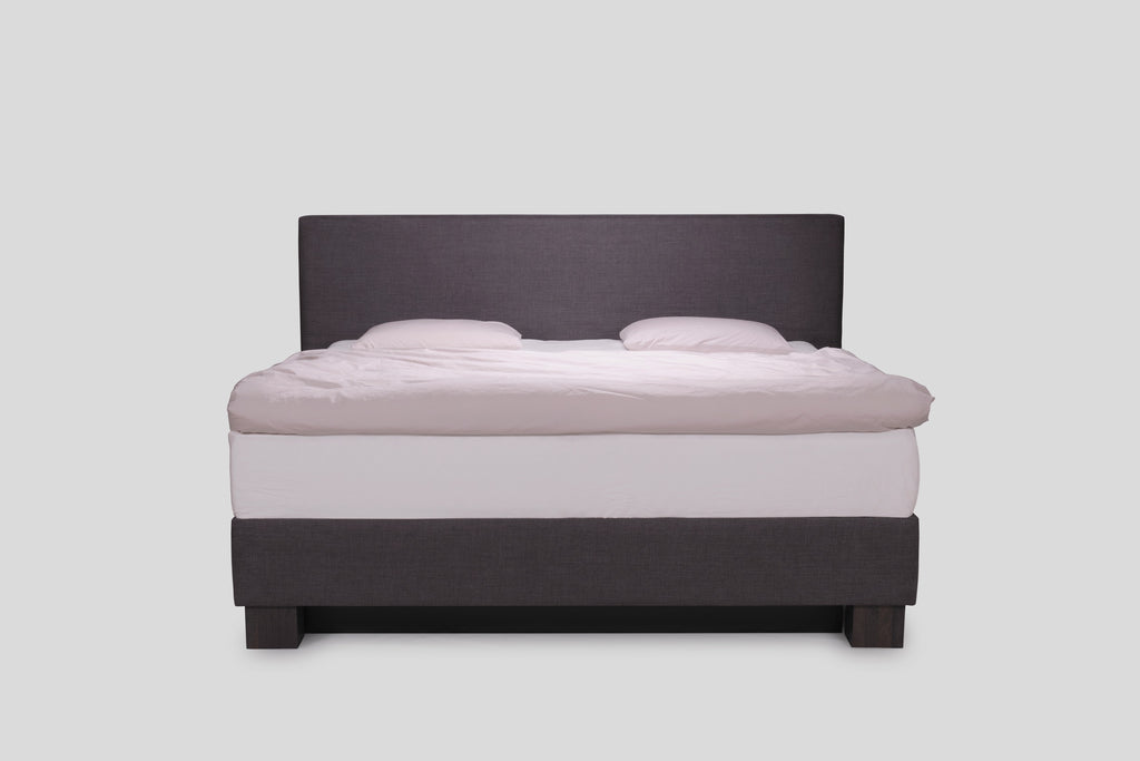 Boxbed waterbed, front view