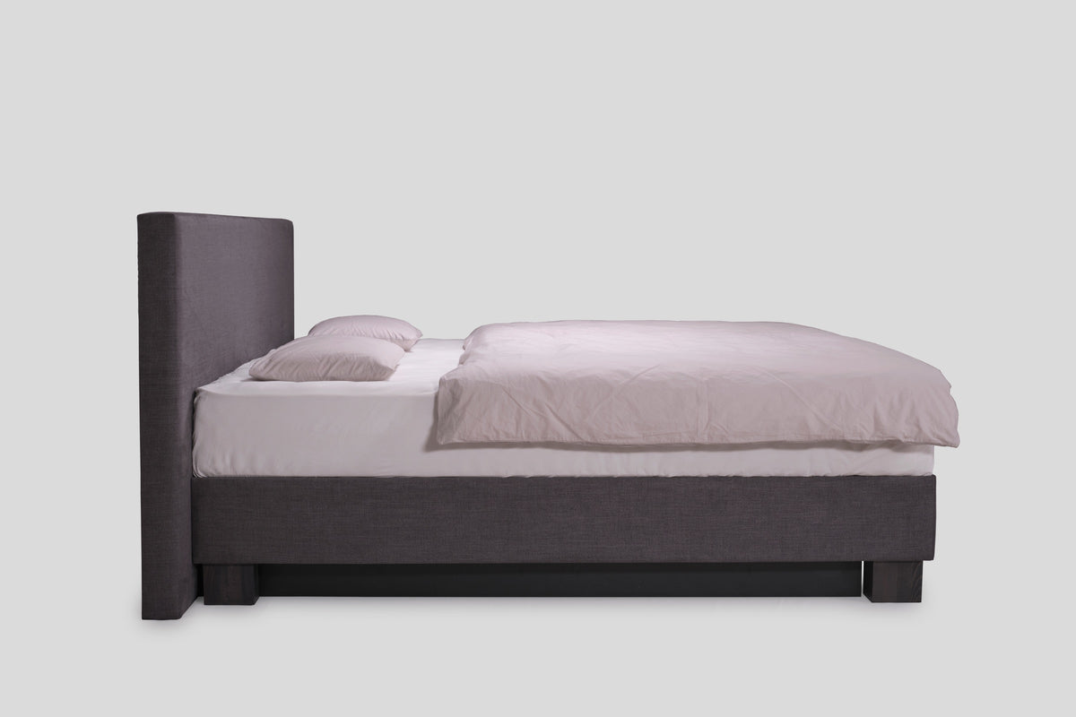 Boxbed waterbed, side view