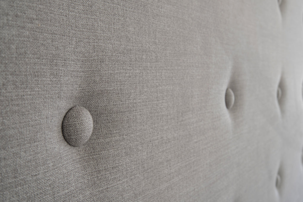 Nordic Select waterbed, close-up of the buttoned headboard