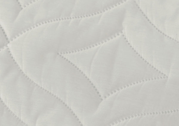 Protective mattress cover, close-up of the quilted 110 g fabric